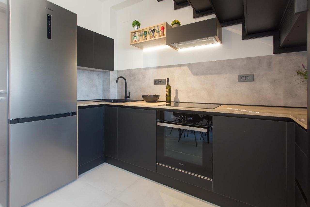 Beach Apartment Renco Sumpetar Ngoại thất bức ảnh
