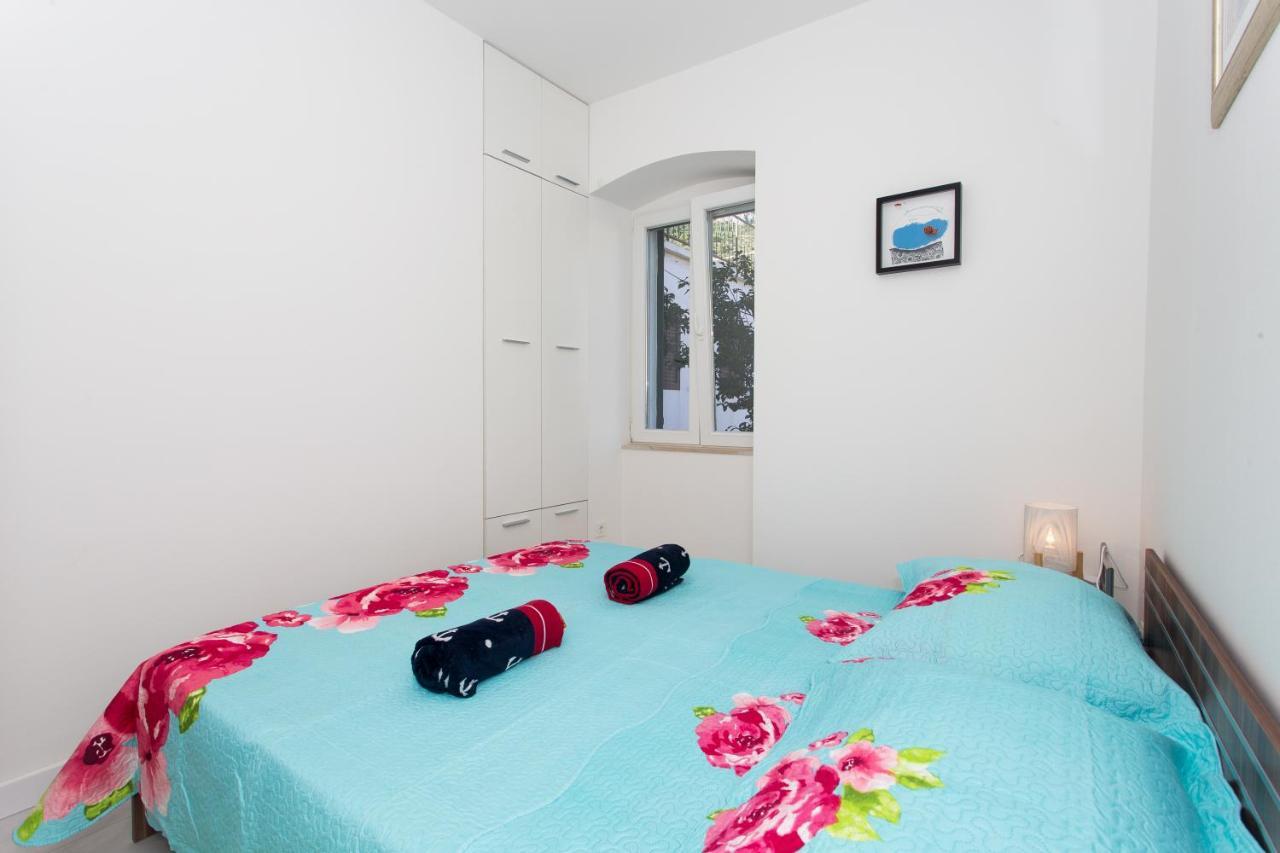 Beach Apartment Renco Sumpetar Ngoại thất bức ảnh